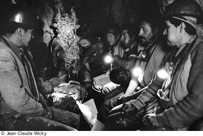 Fotograf&iacute;a de mineros con imagen de El T&iacute;o