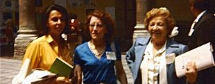 Fotograf�a de tres poetas peruanas en M�xico, 1981